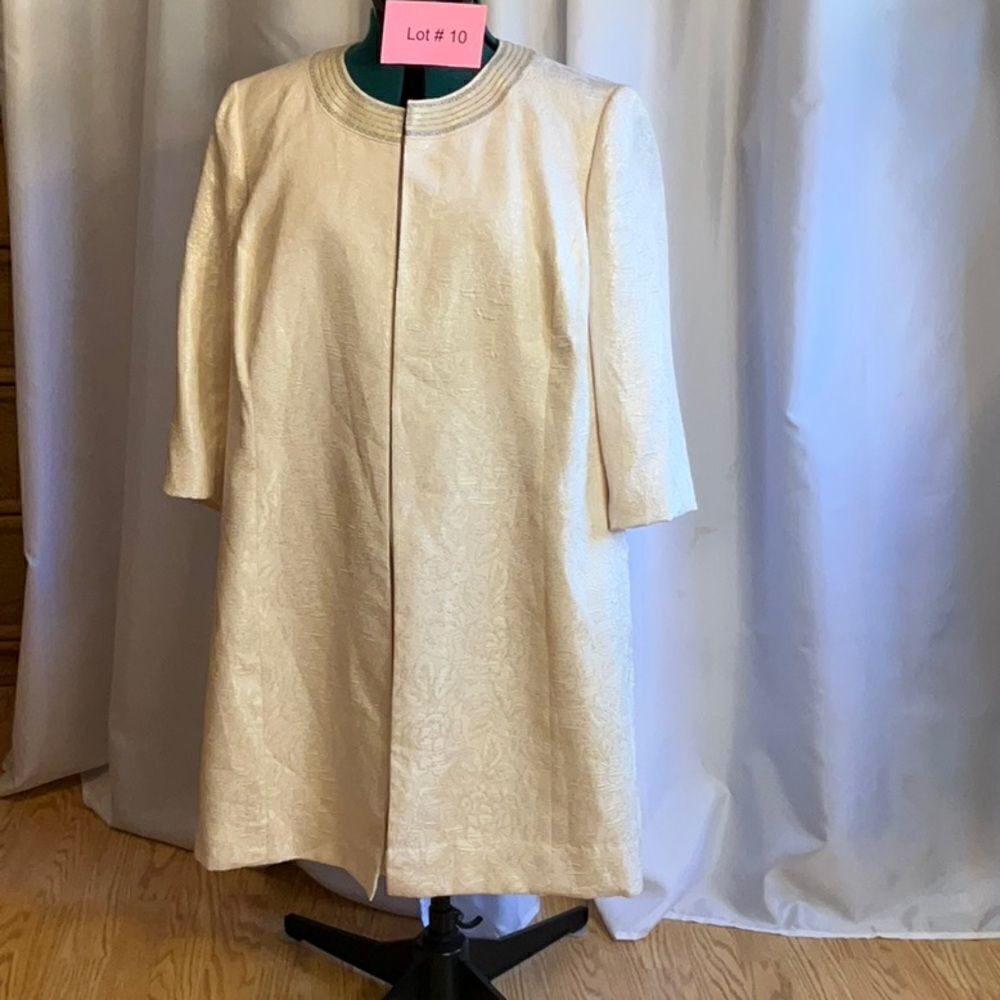 2 piece set with sleeveless dress & long jacket to match in size 20 cream/silver